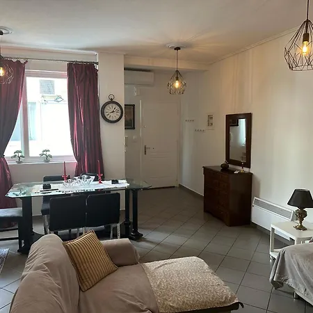 Cafe De Pylar Apartment Corinth Exterior photo